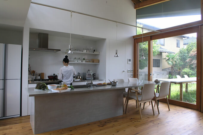 テーブルキッチンめじろ台の家