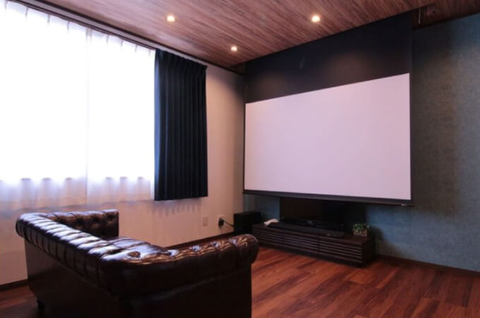 100インチのスクリーン