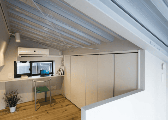 屋根裏のプチ書斎
