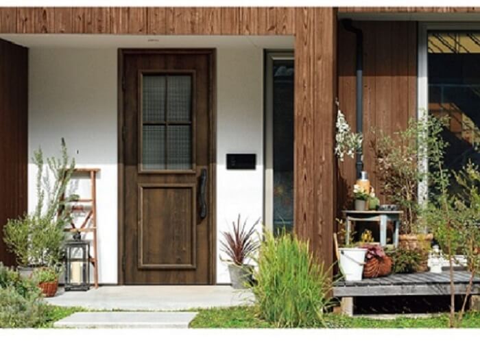 ダークブラウン