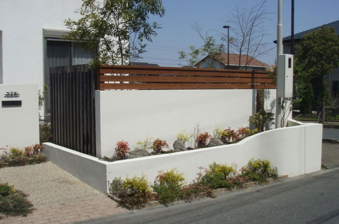 塗り壁塀 道路側施工例