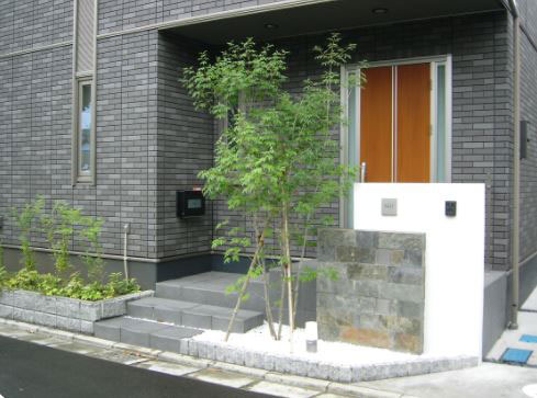 シンボルツリー 玄関前施工例