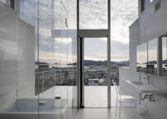 明るく開放的なパウダールーム