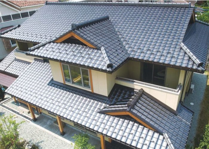 入母屋屋根(いりもややね)