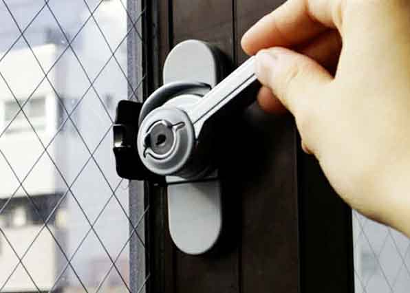 鍵付きクレセント